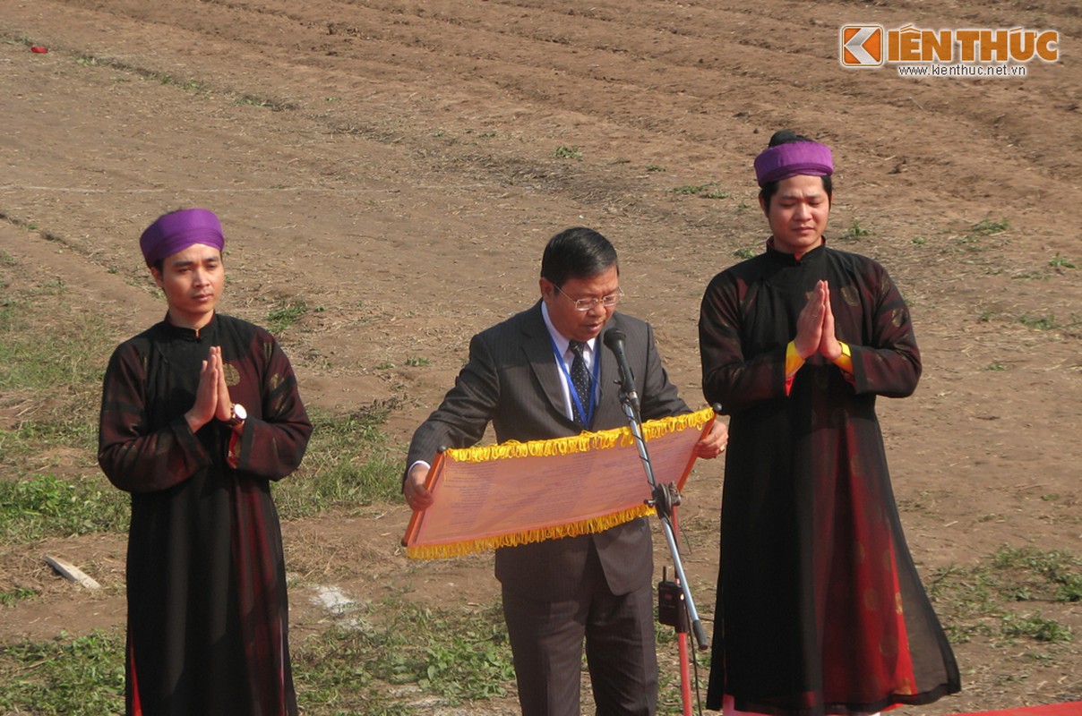 “Vua” mac long bao xuong ruong di cay tai le hoi Tich Dien-Hinh-7